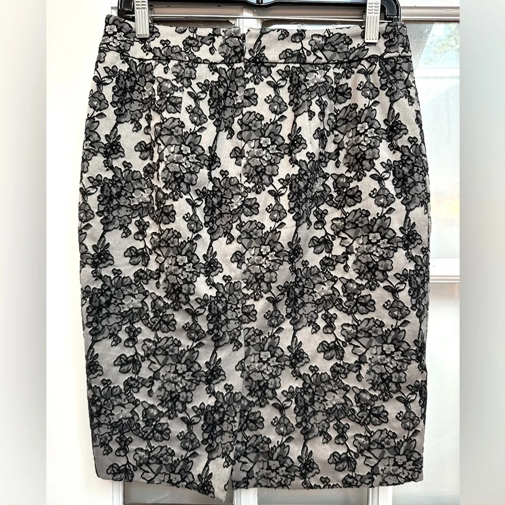 Ann Taylor floral polished cut